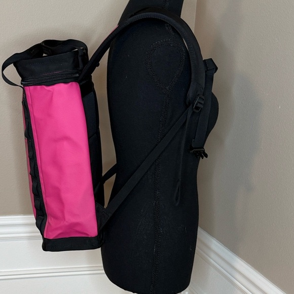 NWOT The North Face Pink and Black Backpack - Picture 4 of 15